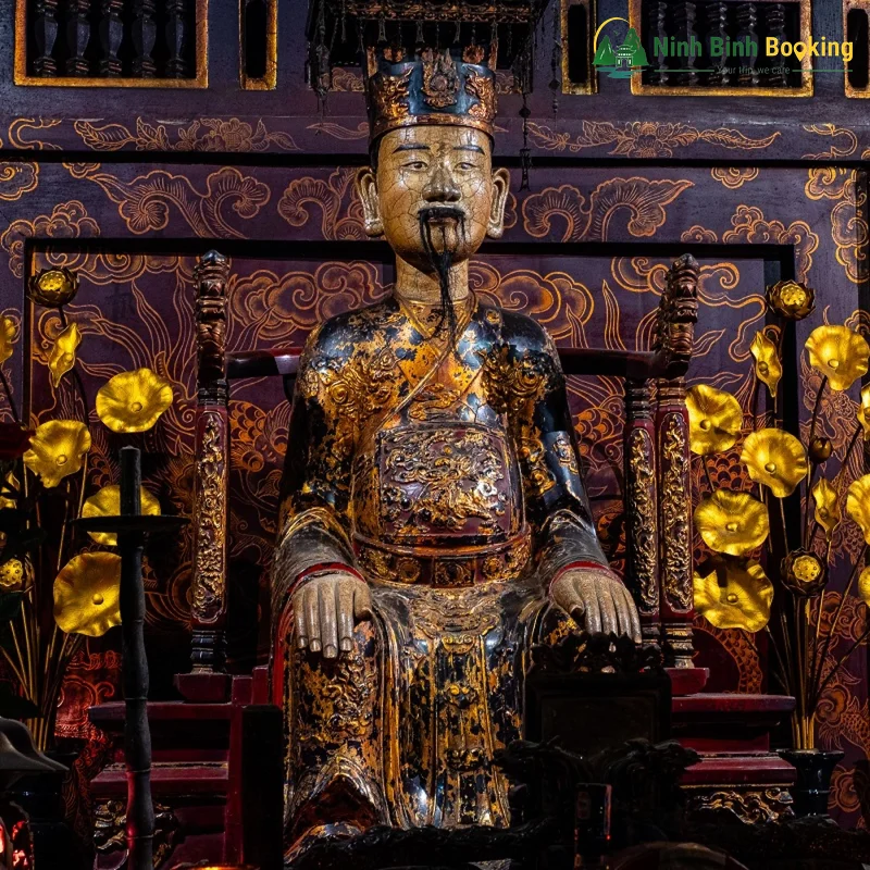 Tượng vua Đinh Tiên Hoàng
